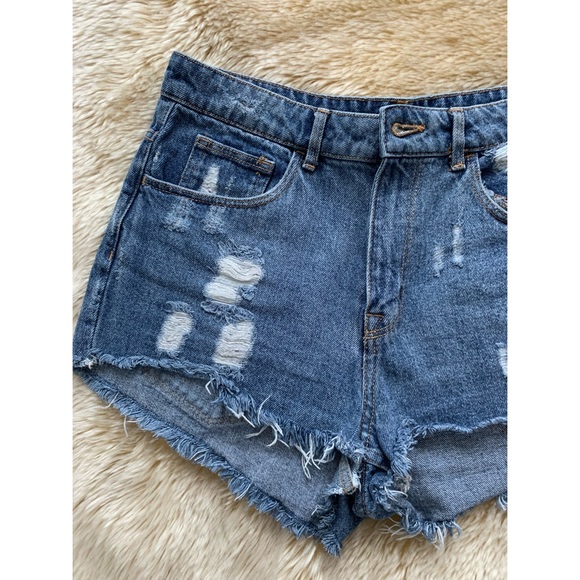 H&M High-Wasted Denim Shorts - Picture 3 of 5